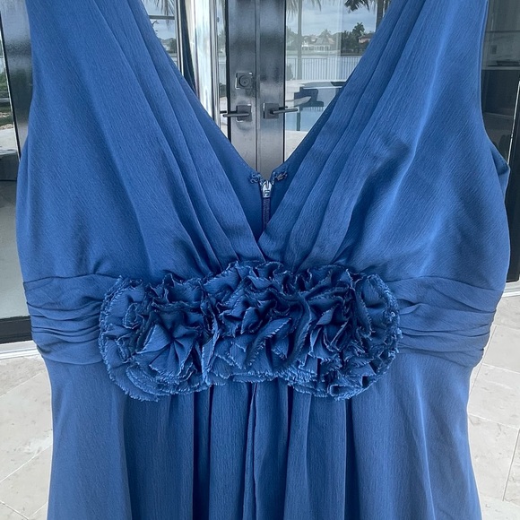 Blue gown - Picture 2 of 3